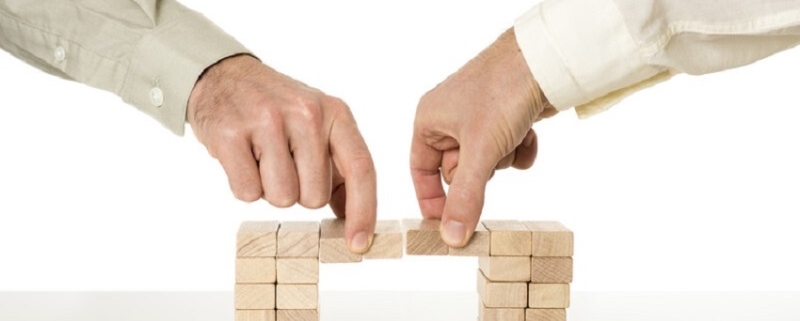 businessmen holding blocks_canstockphoto32110851 800x533